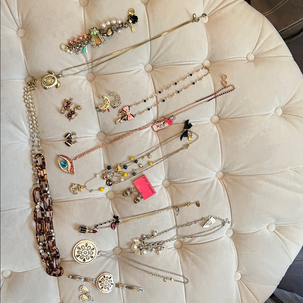 Collection of Jewelry - Picture 10 of 11